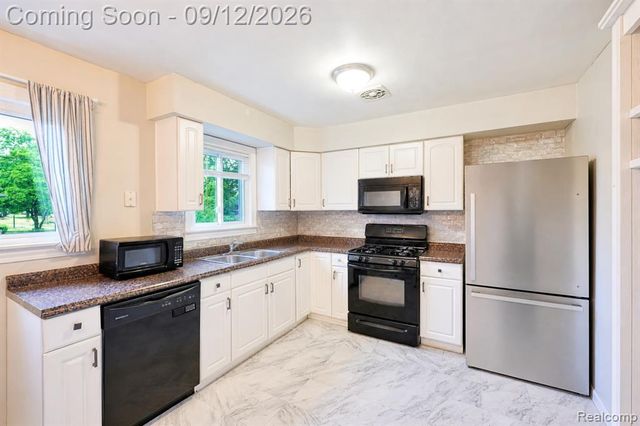 2908 Norwood Drive, Trenton, MI 48183
