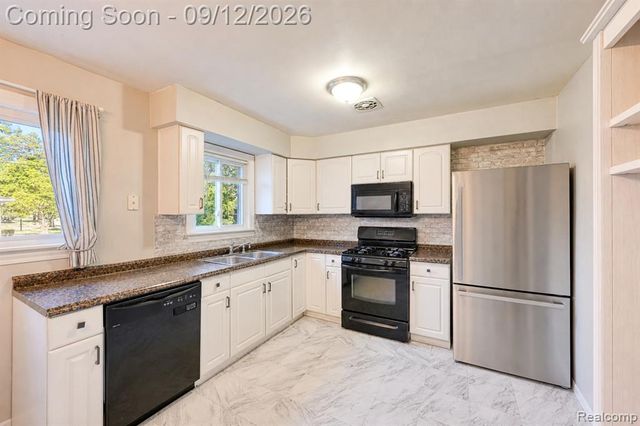 2908 Norwood Drive, Trenton, MI 48183