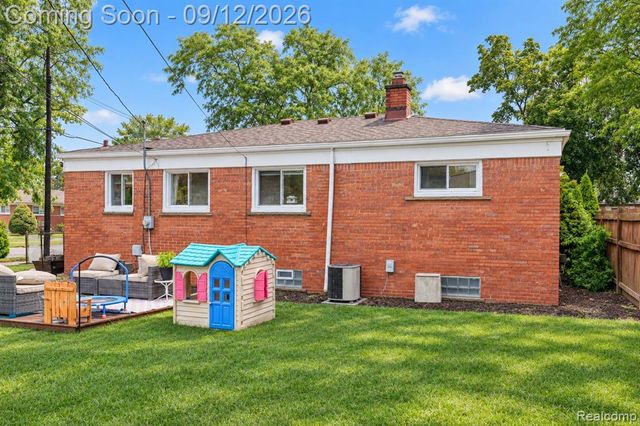 2908 Norwood Drive, Trenton, MI 48183