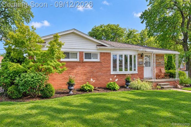2908 Norwood Drive, Trenton, MI 48183