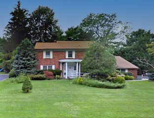 53 Tara Drive, Roslyn, NY 11576