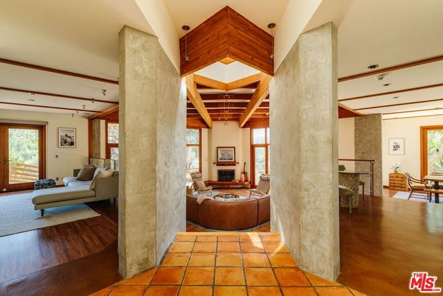 665 Sky Line Trail, Topanga, CA 90290