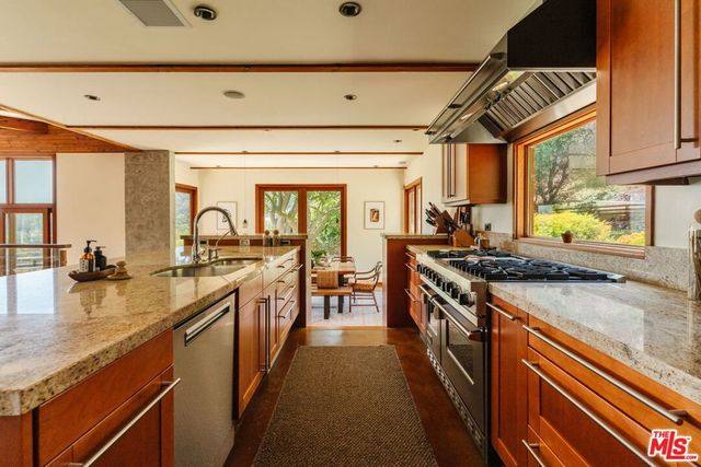 665 Sky Line Trail, Topanga, CA 90290