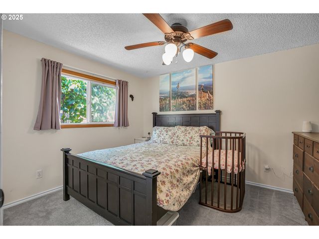 3712 E MADRONA Dr, Newberg, OR 97132