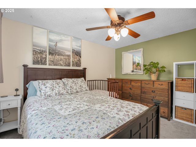 3712 E MADRONA Dr, Newberg, OR 97132