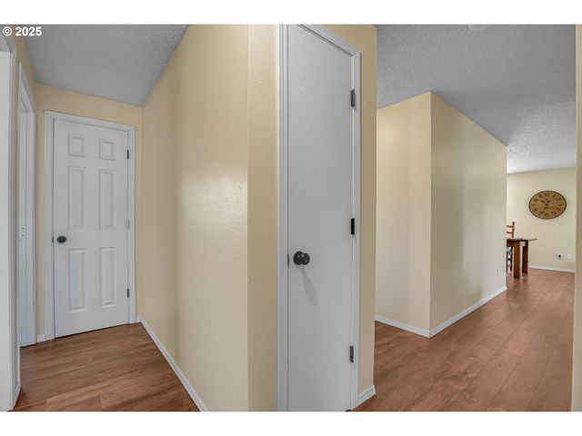 3712 E MADRONA Dr, Newberg, OR 97132