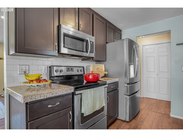 3712 E MADRONA Dr, Newberg, OR 97132