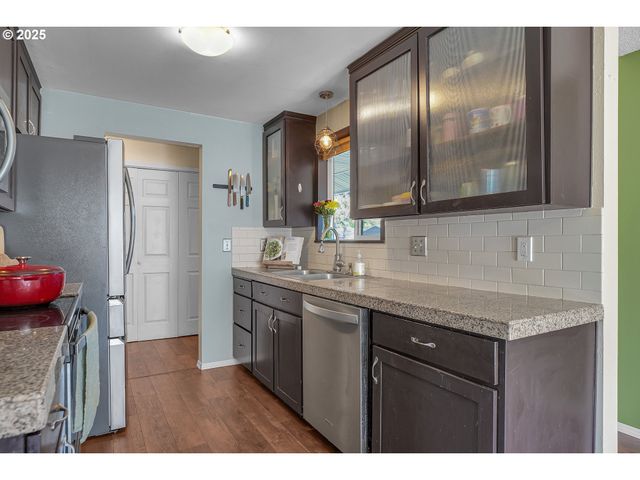 3712 E MADRONA Dr, Newberg, OR 97132