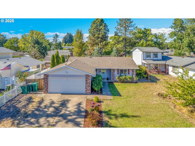 3712 E MADRONA Dr, Newberg, OR 97132