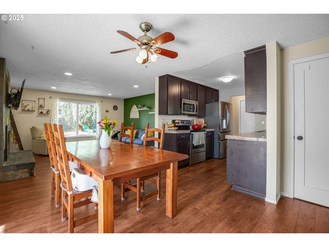 3712 E MADRONA Dr, Newberg, OR 97132