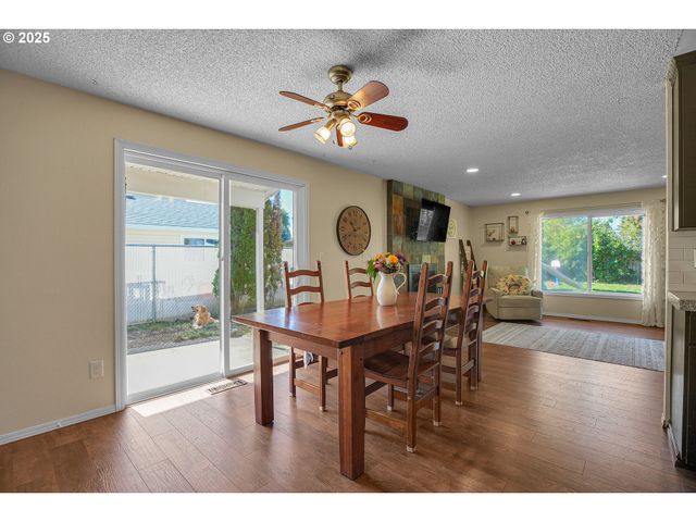 3712 E MADRONA Dr, Newberg, OR 97132