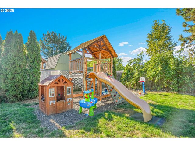 3712 E MADRONA Dr, Newberg, OR 97132