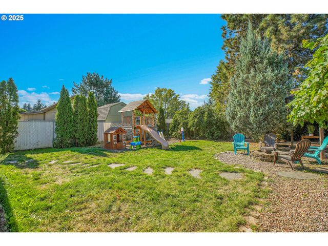 3712 E MADRONA Dr, Newberg, OR 97132