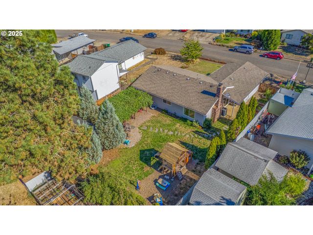 3712 E MADRONA Dr, Newberg, OR 97132