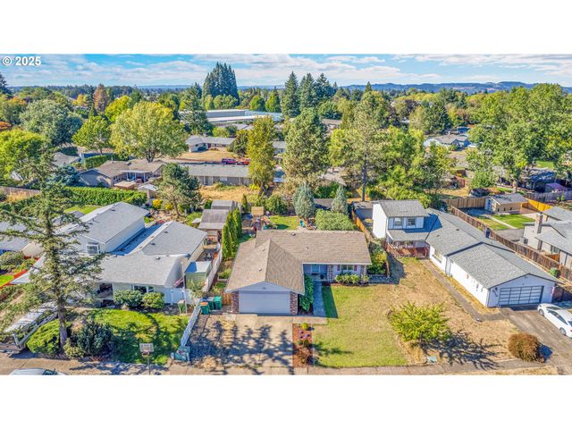 3712 E MADRONA Dr, Newberg, OR 97132