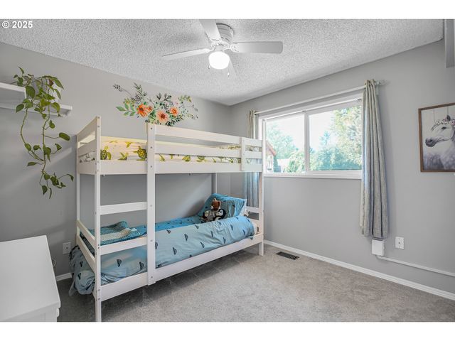 3712 E MADRONA Dr, Newberg, OR 97132