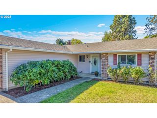 3712 E MADRONA Dr, Newberg, OR 97132