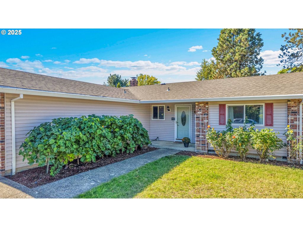 3712 E MADRONA Dr, Newberg, OR 97132