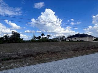 925 NW 3rd PL, Cape Coral, FL 33993