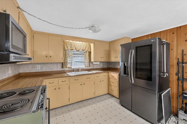 200 Ross Lane, Belleville, IL 62220