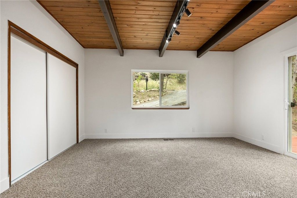 Image 18 of property listing at 1076 Grass Valley Road, Lake Arrowhead, CA 92352