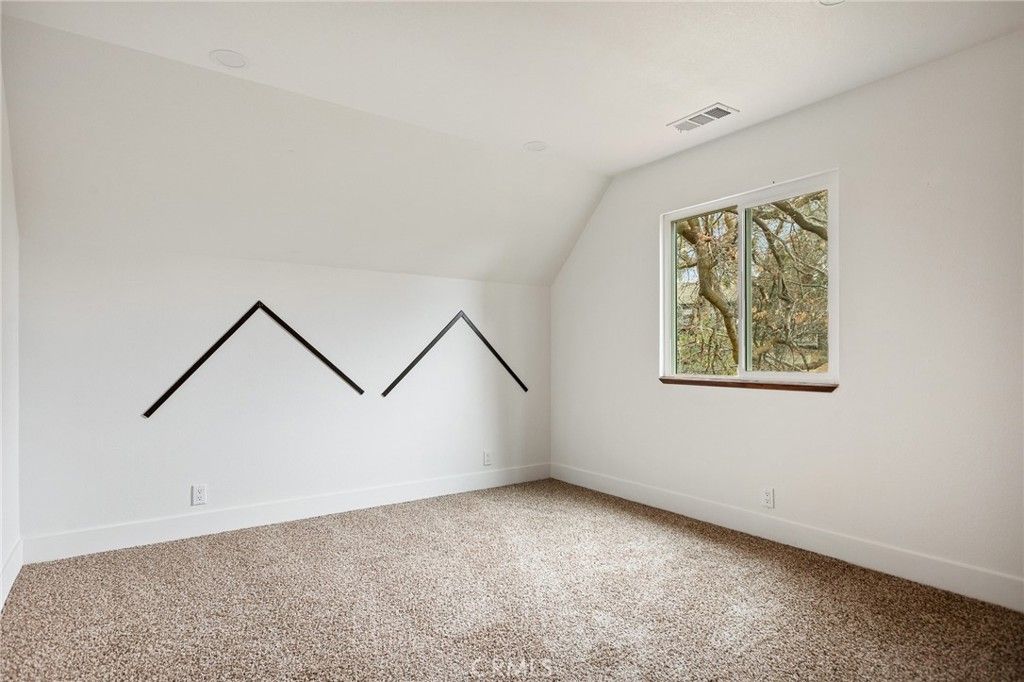 Image 26 of property listing at 1076 Grass Valley Road, Lake Arrowhead, CA 92352