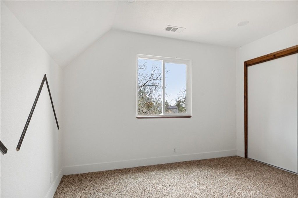 Image 27 of property listing at 1076 Grass Valley Road, Lake Arrowhead, CA 92352