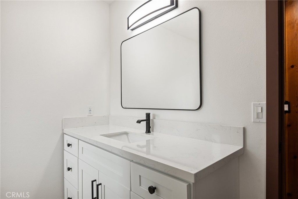 Image 33 of property listing at 1076 Grass Valley Road, Lake Arrowhead, CA 92352