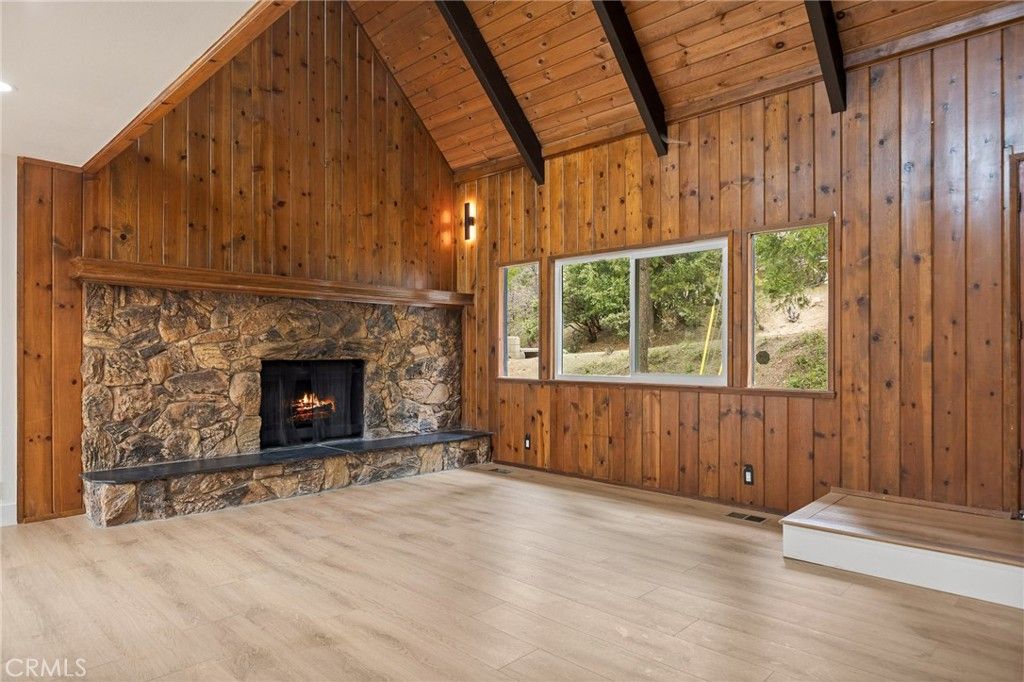 Image 6 of property listing at 1076 Grass Valley Road, Lake Arrowhead, CA 92352
