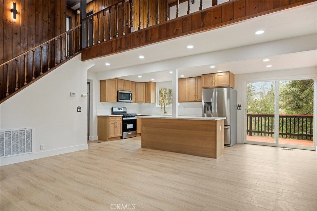 Image 7 of property listing at 1076 Grass Valley Road, Lake Arrowhead, CA 92352