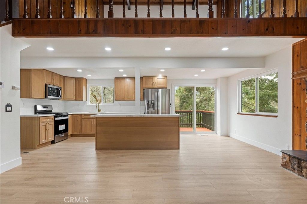 Image 8 of property listing at 1076 Grass Valley Road, Lake Arrowhead, CA 92352