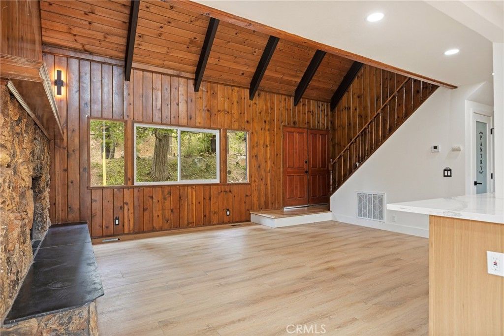 Image 9 of property listing at 1076 Grass Valley Road, Lake Arrowhead, CA 92352