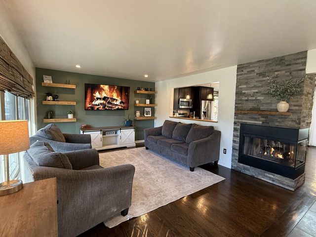 5400 S 22nd PLACE, Milwaukee, WI 53221