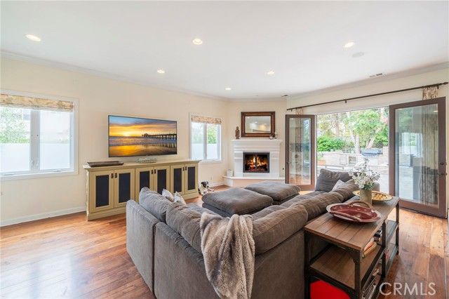 880 11th, Manhattan Beach, CA 90266