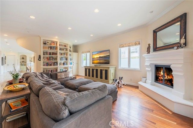 880 11th, Manhattan Beach, CA 90266