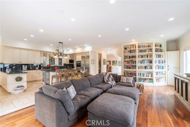 880 11th, Manhattan Beach, CA 90266