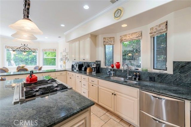 880 11th, Manhattan Beach, CA 90266