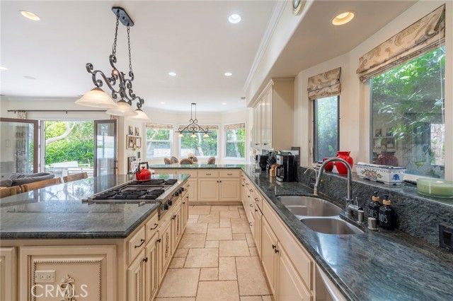 880 11th, Manhattan Beach, CA 90266