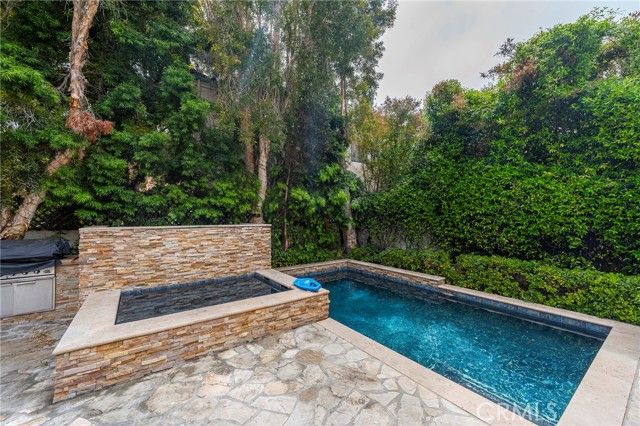 880 11th, Manhattan Beach, CA 90266