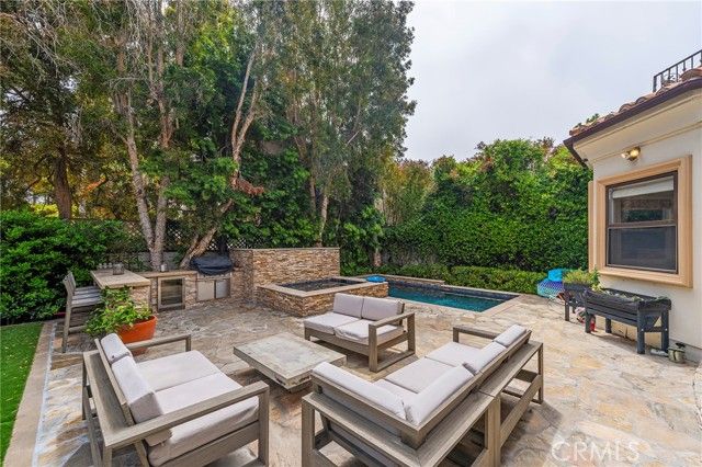 880 11th, Manhattan Beach, CA 90266