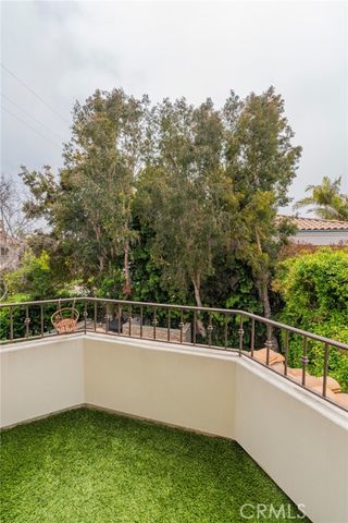 880 11th, Manhattan Beach, CA 90266