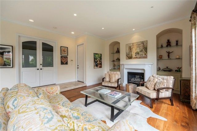 880 11th, Manhattan Beach, CA 90266