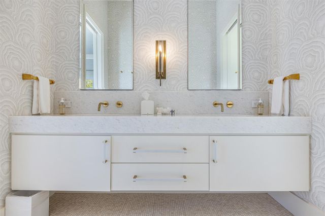 830 S Weyand Road, Round Top, TX 78954