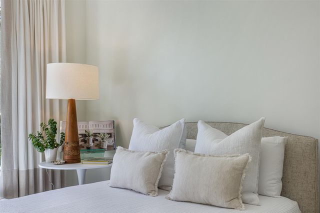 830 S Weyand Road, Round Top, TX 78954