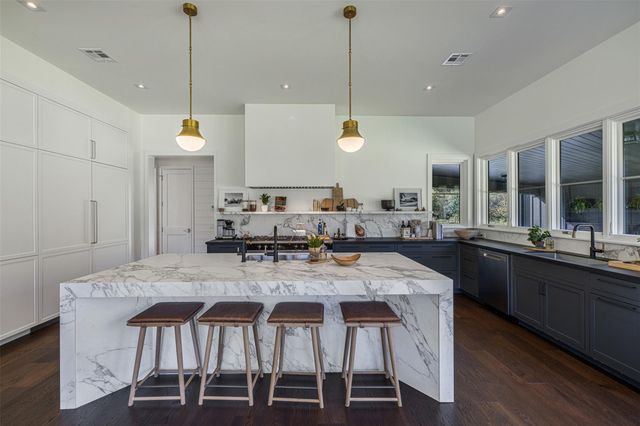 830 S Weyand Road, Round Top, TX 78954