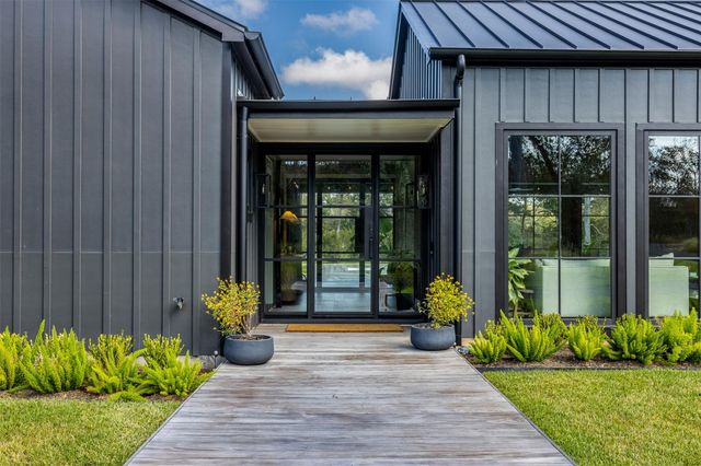 830 S Weyand Road, Round Top, TX 78954