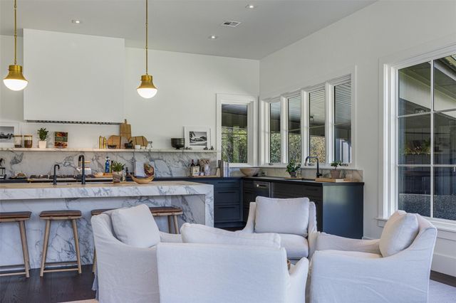 830 S Weyand Road, Round Top, TX 78954