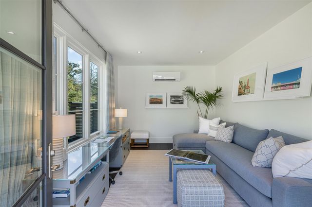 830 S Weyand Road, Round Top, TX 78954