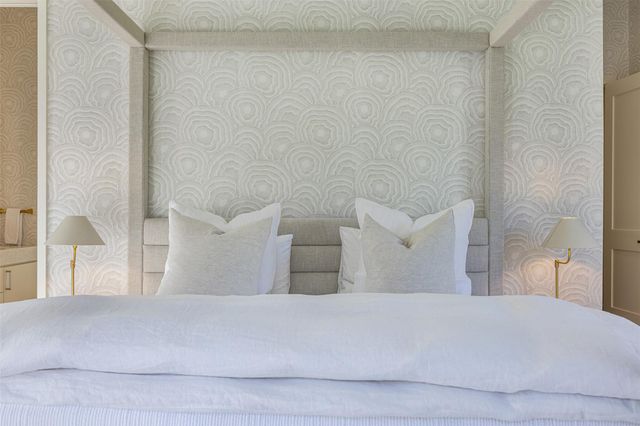 830 S Weyand Road, Round Top, TX 78954