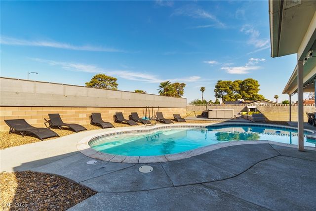 5551 Corral Circle, Las Vegas, NV 89119